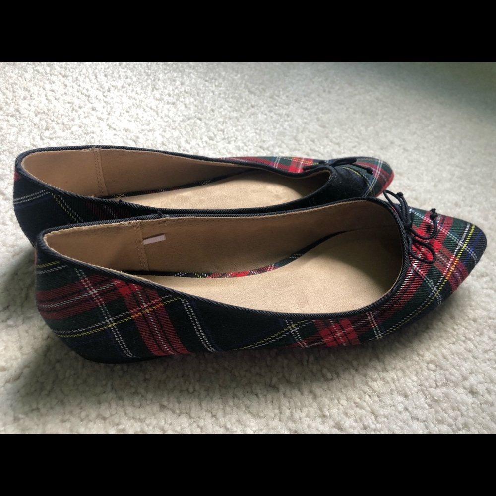 Old Navy point toe flats